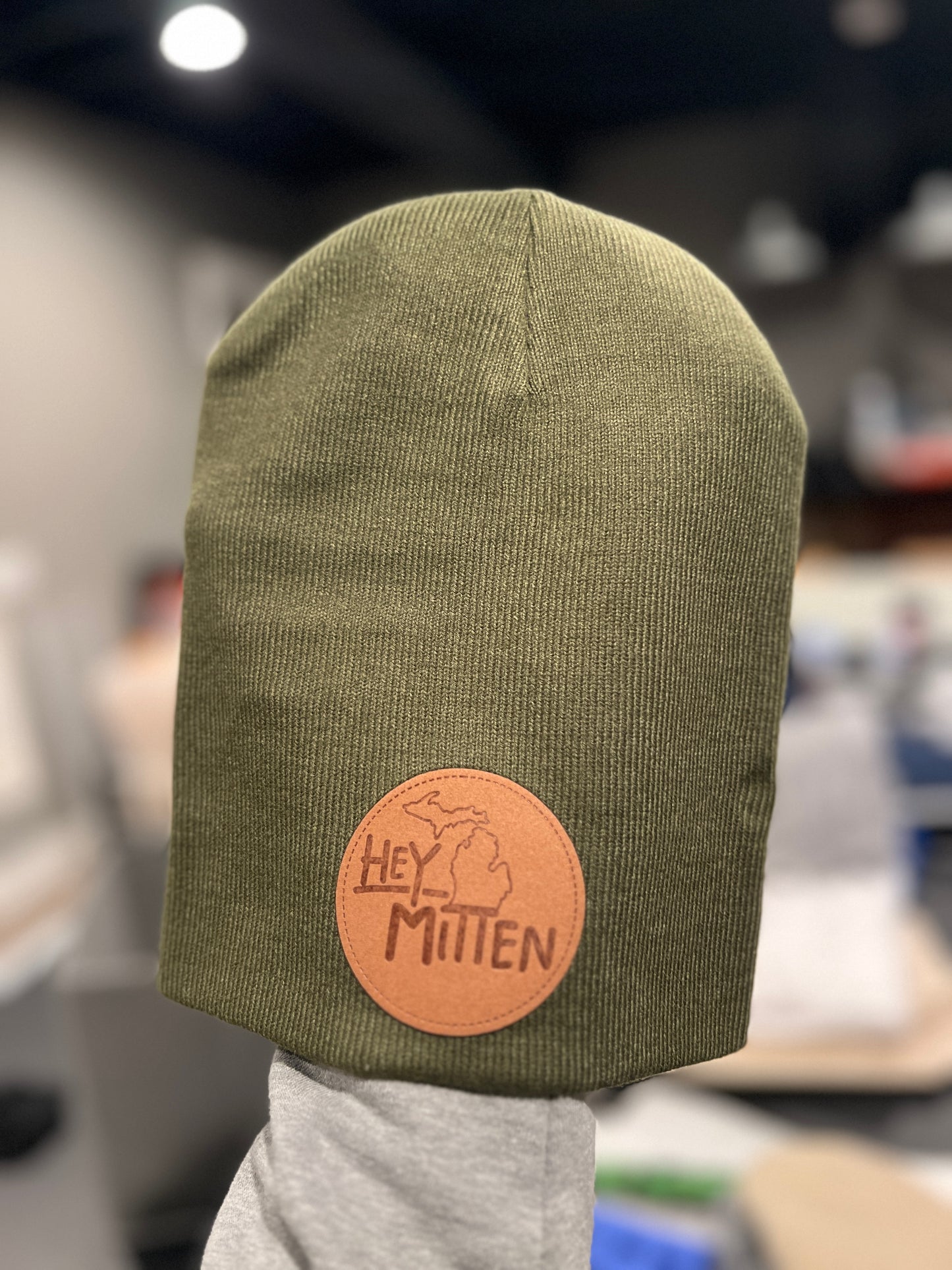 Hey Mitten Beanie Leather patch